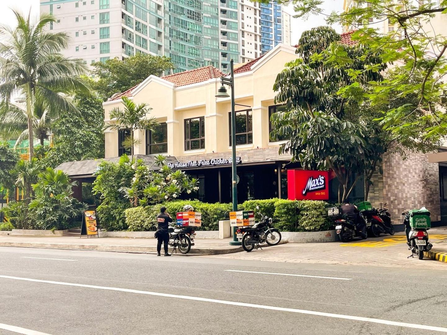 Staycation In Bgc #aatft13j *